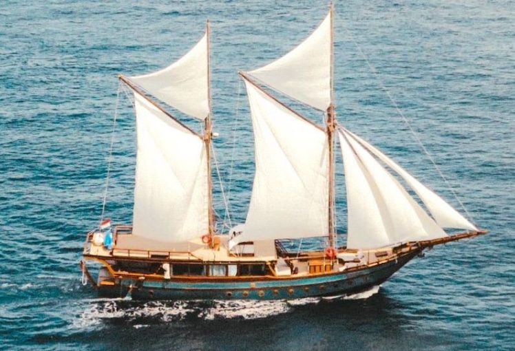 Dewata yacht